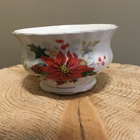 Vintage Royal Albert Poinsettia Open Sugar Bowl - Picture 1 of 2